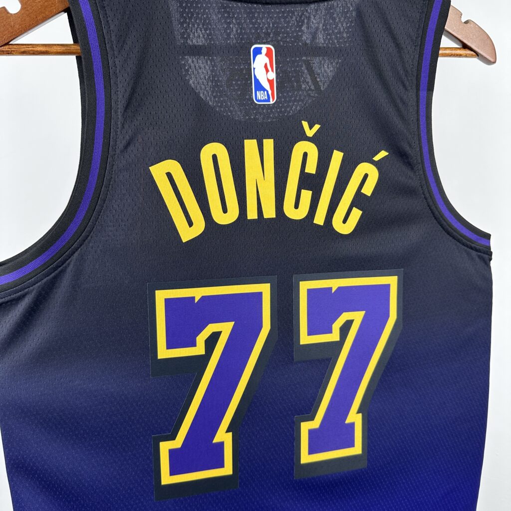Camisa Los Angeles Lakers LakeShow #77 Dončić NBA Masculina