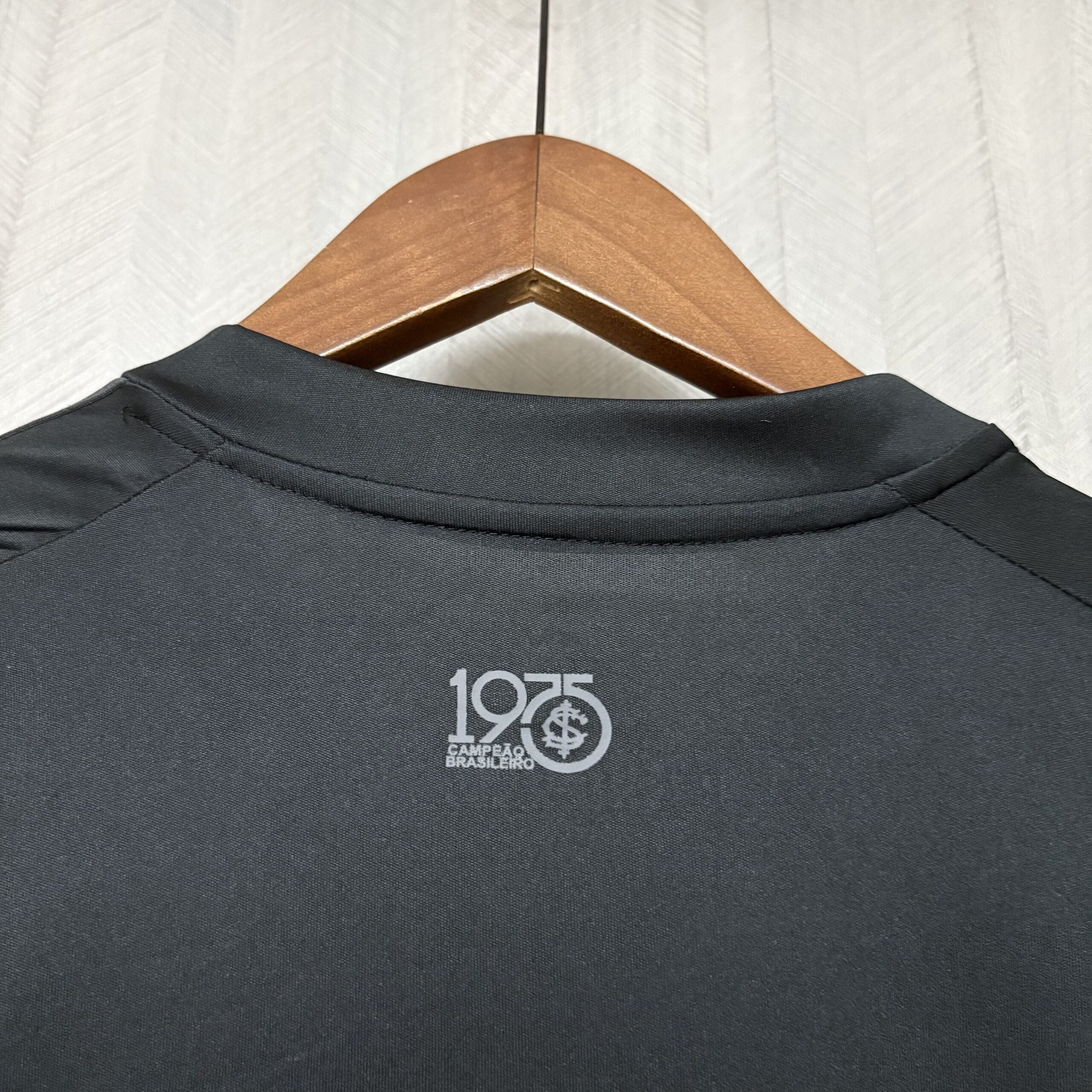 Camisa Internacional III Bordado 26/27 Torcedor Masculina - Imagem 3