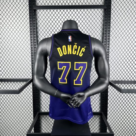 Camisa Los Angeles Lakers LakeShow #77 Dončić NBA Masculina - Imagem 2