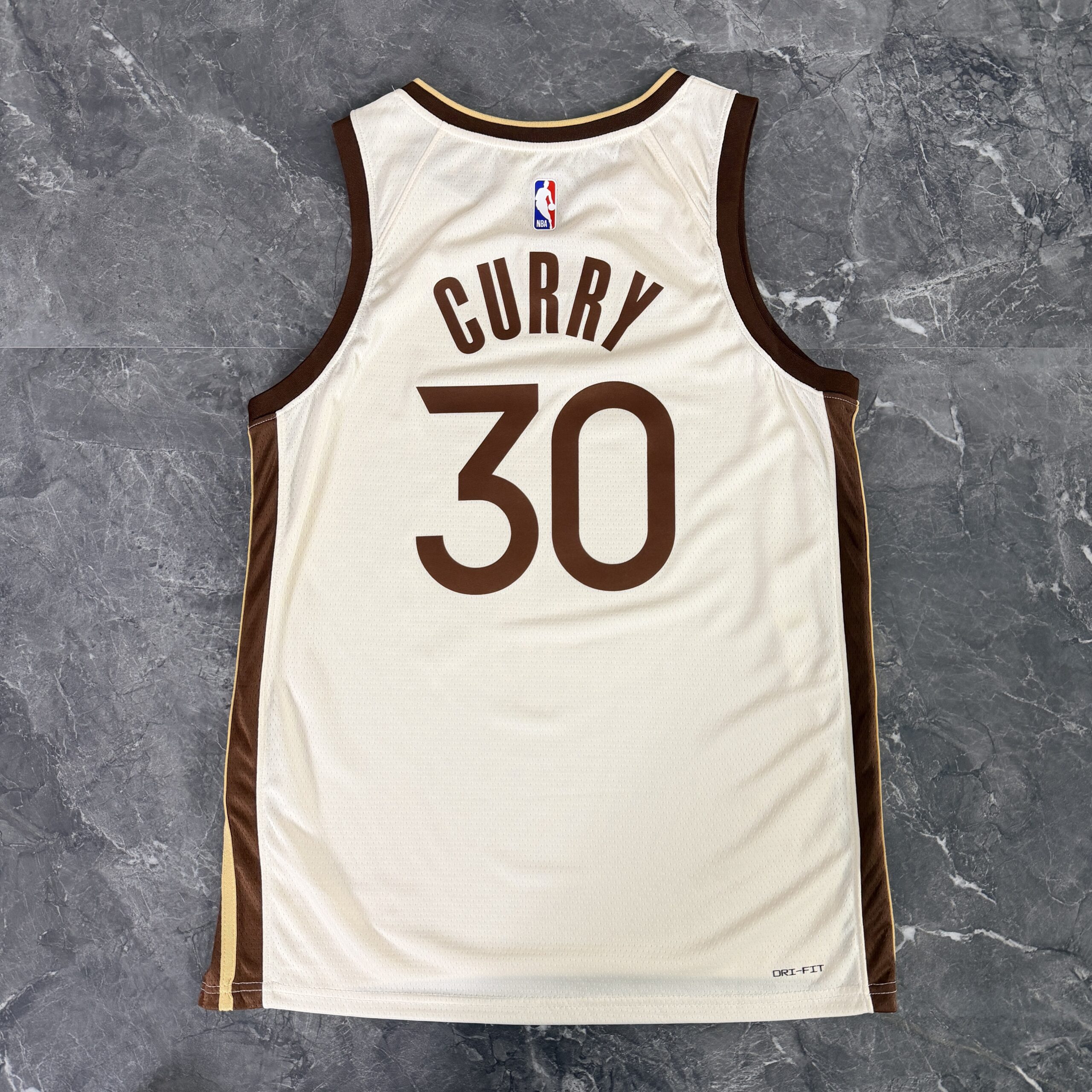 The Town #30 Curry - Imagem 2