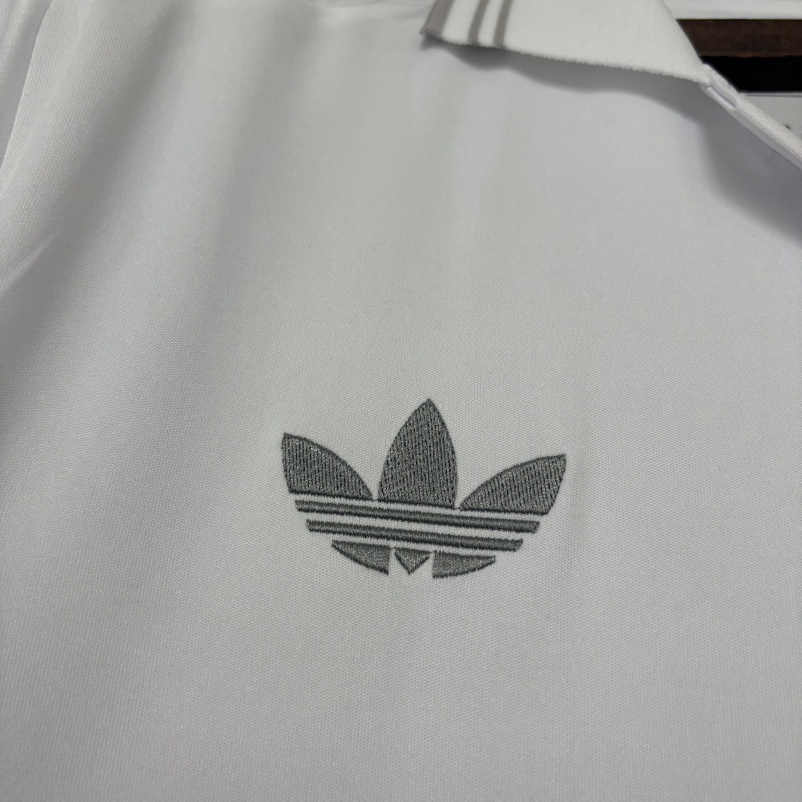 Camisa Real Madrid Cinza 26/27 Torcedor Masculina - Imagem 2