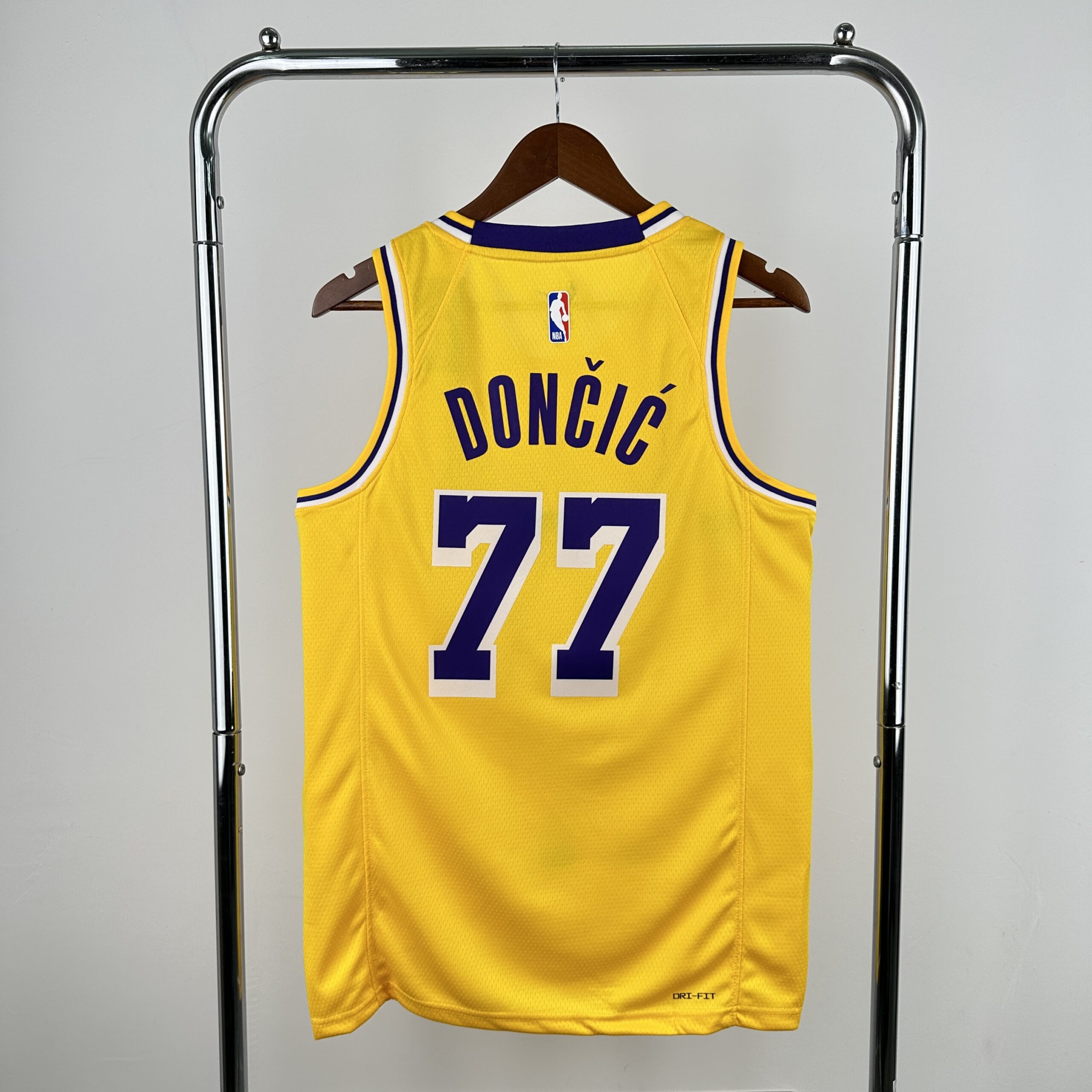 Camisa Los Angeles Lakers #77 Dončić NBA Masculina - Imagem 9